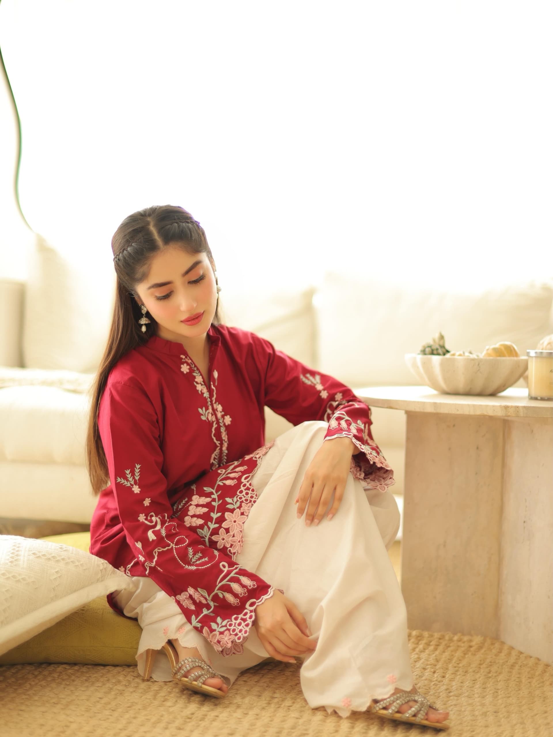 Pakistani women's luxury lawn suit - NAQSH EMBROIDERY 2PC (FARSHI)